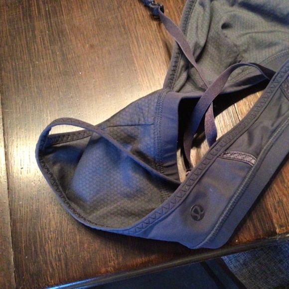 Lulu low impact sports bra / yoga bra - Picture 3 of 3